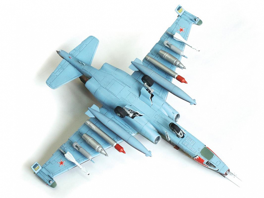 Сборная модель советского штурмовика Су-25. Готовая модель. Масштаб: 1/72. Производитель: "Звезда". Авторские права на фото принадлежат компании "Звезда", © 2025 год