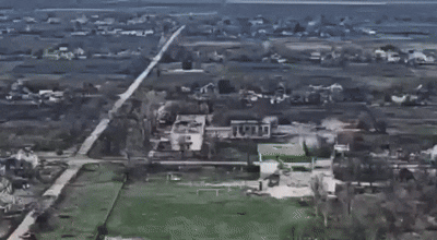    Удар по позициям противника в Новоподгороднем. Видео: Анатолий Радов