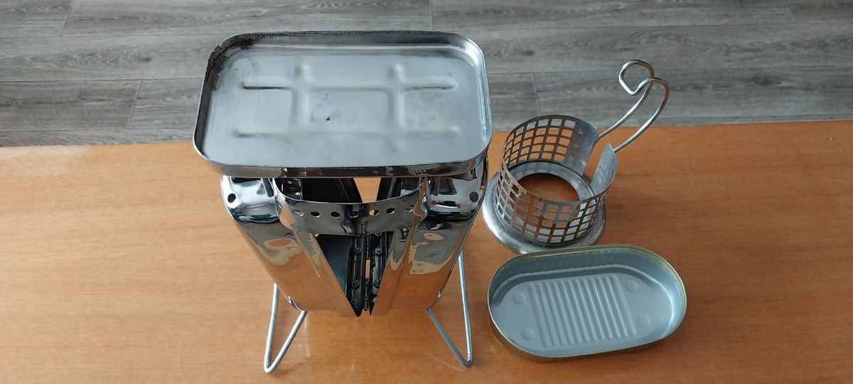 Печка готовая к применению, подкладывай щепок и мелких чурочек и разжигай. Полная готовность, заряжай, растапливай, хочешь, чай кипяти, хочешь жарь яичницу или шашлычок на шпажках, да хоть настоящую уху в большом котелке, металлические прутки надёжные - 4миллиметра.