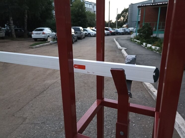     Проект изменяет регламент, чтобы собственники помещений могли устанавливать шлагбаумы на придомовой территории без проектирования благоустройства. Фото: архив МК в Питере