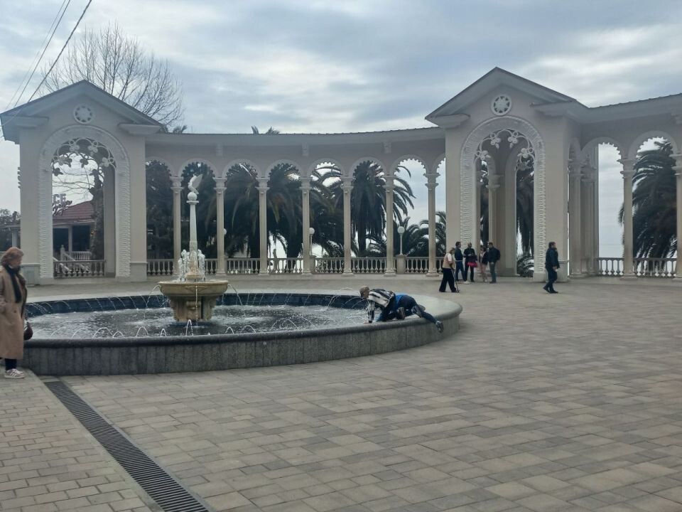    Абхазия. Колоннада.. Источник: Олеся Веселкова / "Толк"