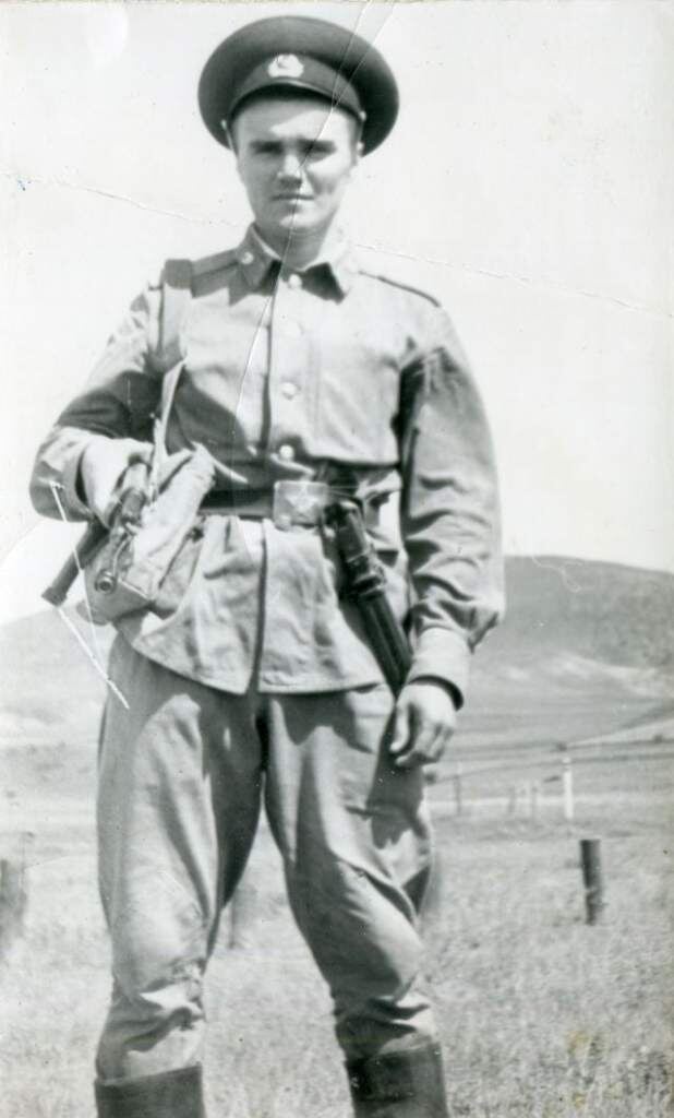    Рядовой Александр Барабашов на территории 10-й погранзаставы «Омер» 38-го погранотряда,  август, 1983г. admin