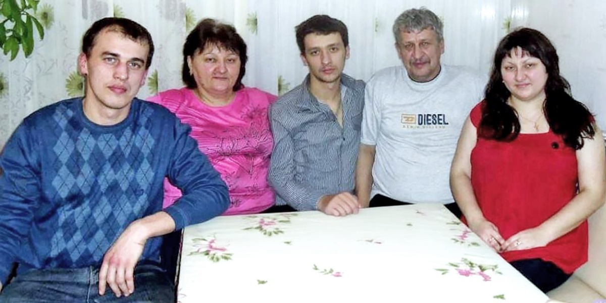 Семья Дьяченко (слева направо): Александр, Надежда Яковлевна, Илья, Василий Григорьевич, Елена 
