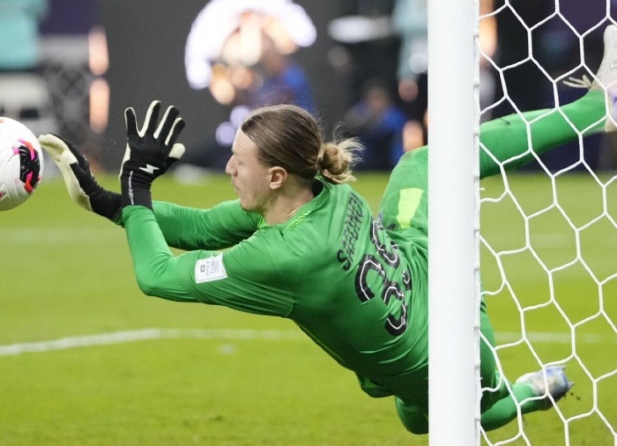     Луис Энрике веско высказался о травме Сафонова