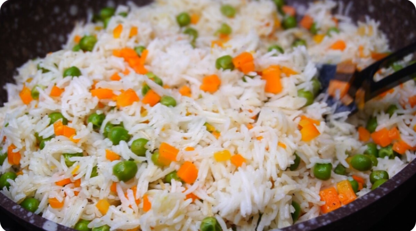 Нужен праздничный гарнир? Вот рецепт👉 Как вкусно приготовить рис с овощами на сковороде...