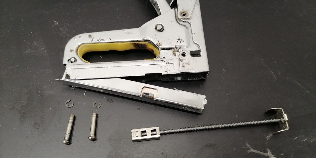 Мебельный степлер гнёт и не забивает скобы? После этой доработки он будет как новый