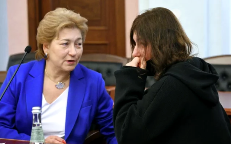 Лурье со своим адвокатом.