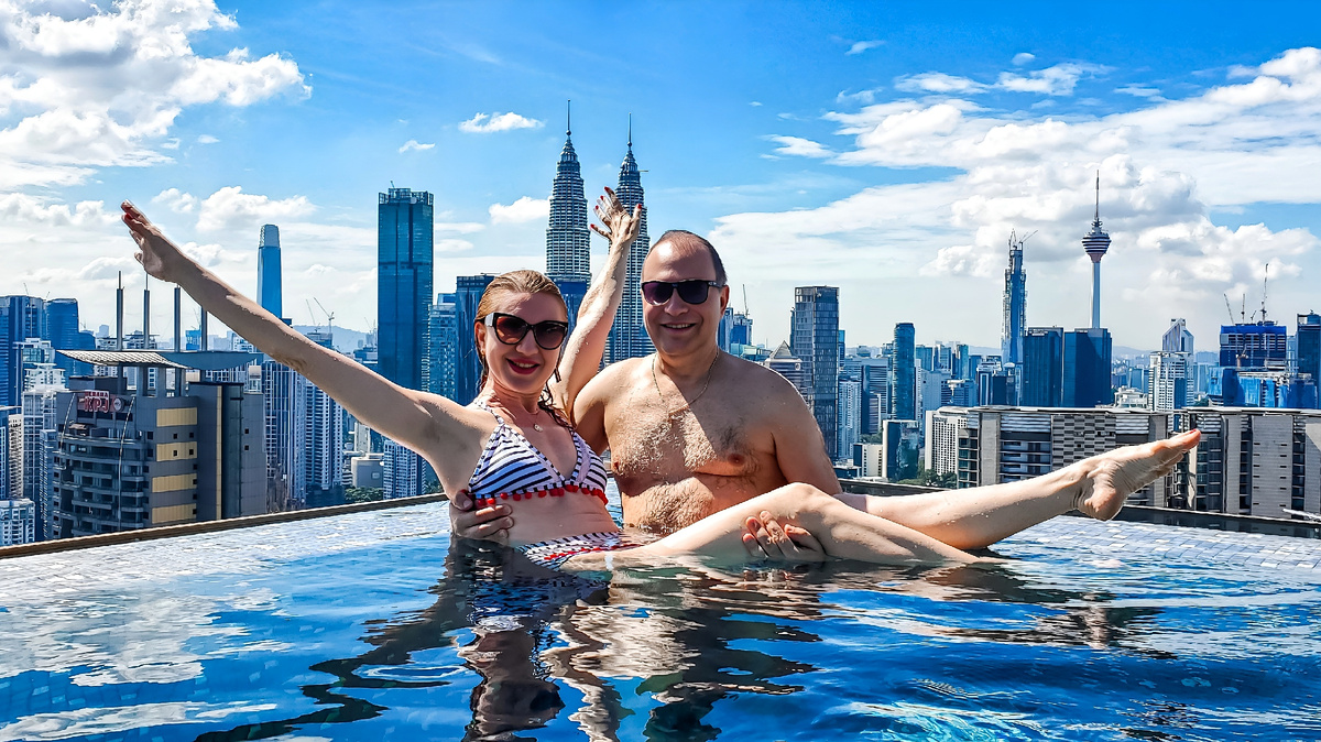 Вид на Куала-Лумпур с 48 этажа наших апартаментов 