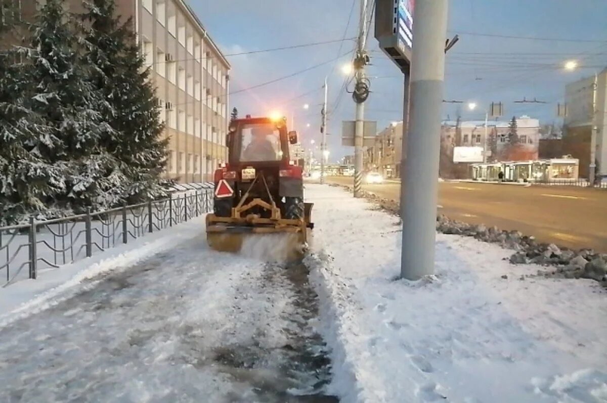   В Омске мобилизовали силы для борьбы с непогодой