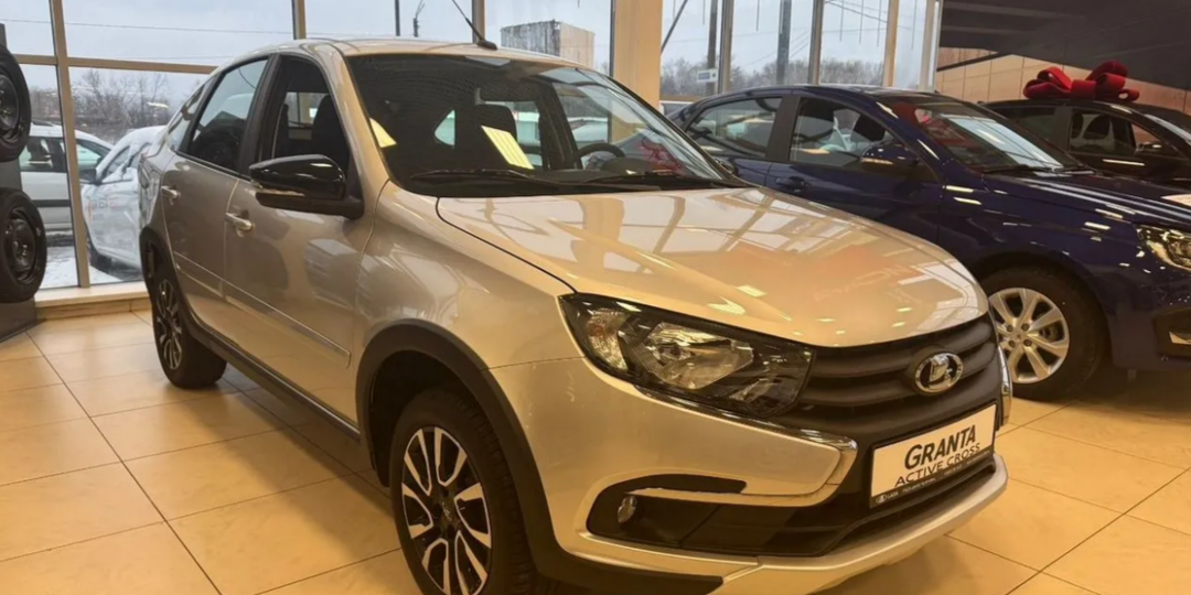 Заехал к дилеру Лада, за сколько мне предложили купить Гранту Cross лифтбек и универсал? Какие скидки есть?