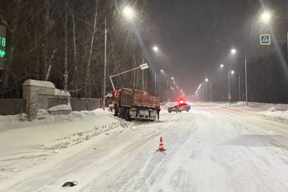    Девушку доставили в больницу. Фото: ГАИ по Новосибирску