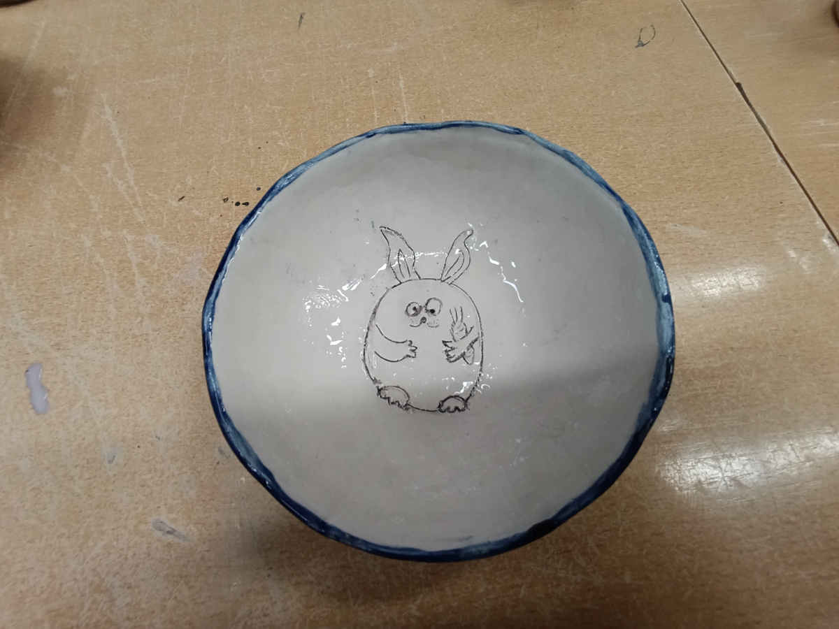 Тарелка любимому зайцу