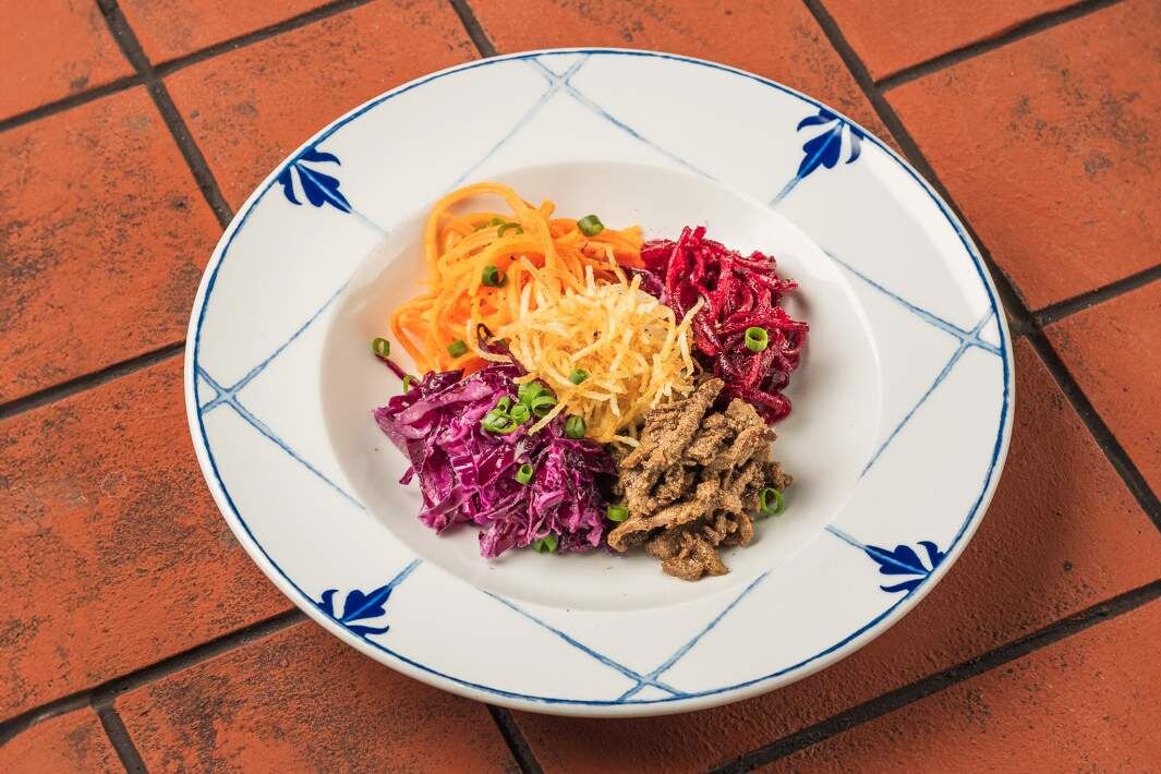 Фото: «Дзе», «Дземи» / Салат чафан