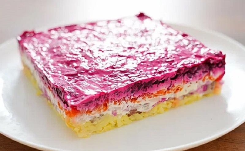 Готовим идеальную «Селедку под шубой» — рецепт, достойный центра стола