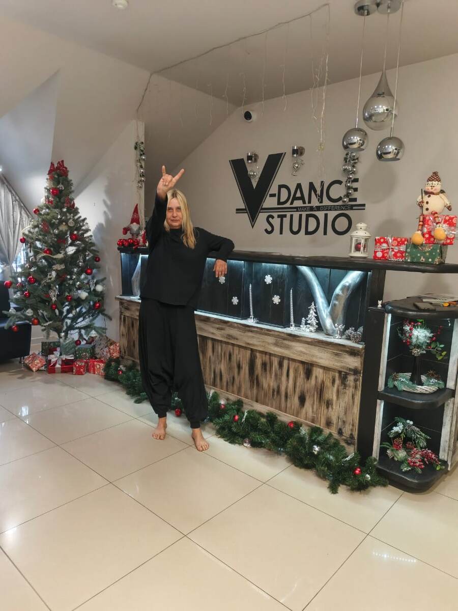 Фото автора на одной из своих работ, перед занятием по хатха йоге я не только историк . У меня ещё и хобби перасло в работу