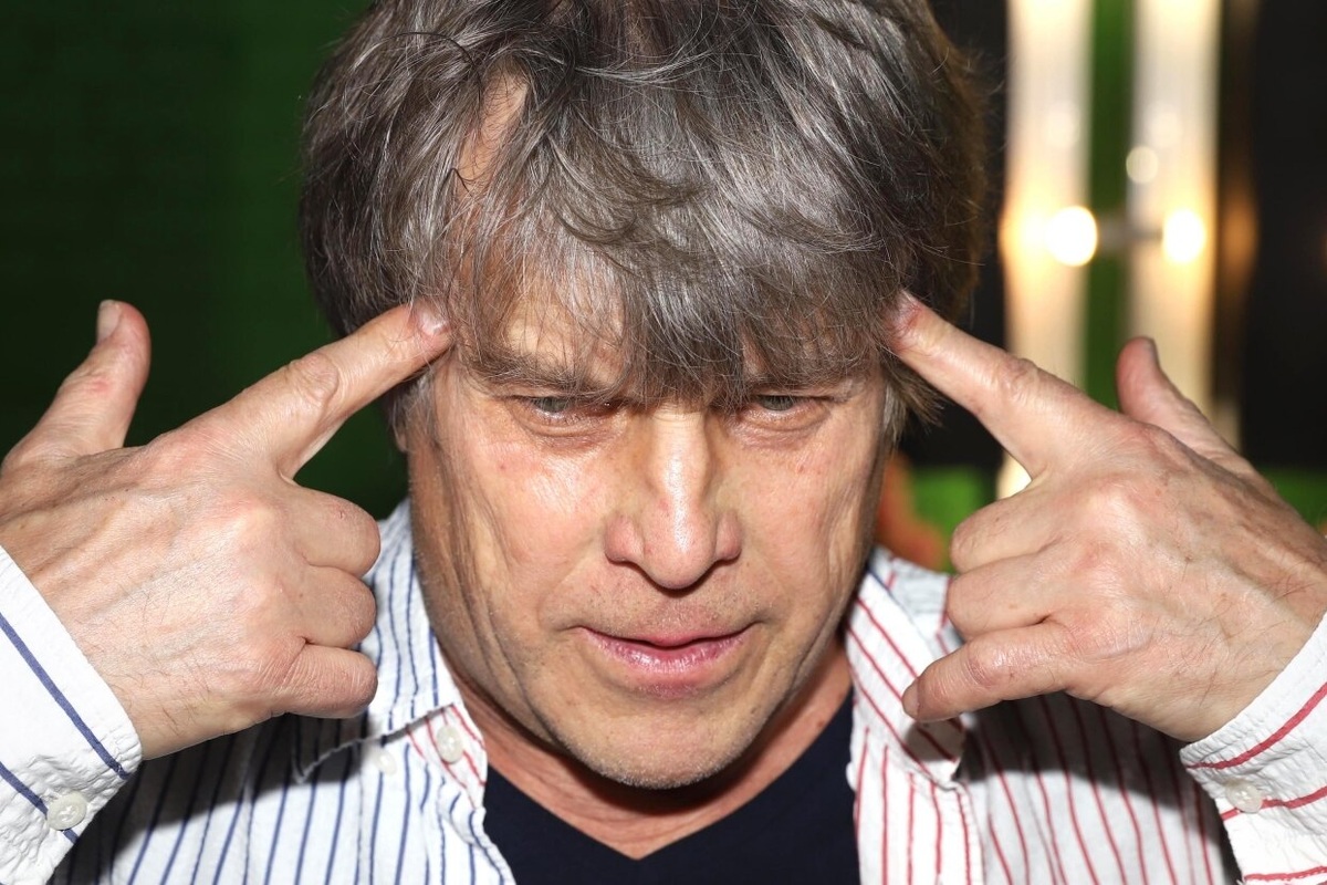     «Женщина, ради которой развернули самолет»: Алексей Глызин показал видео с устроившей дебош пьяной пассажиркой