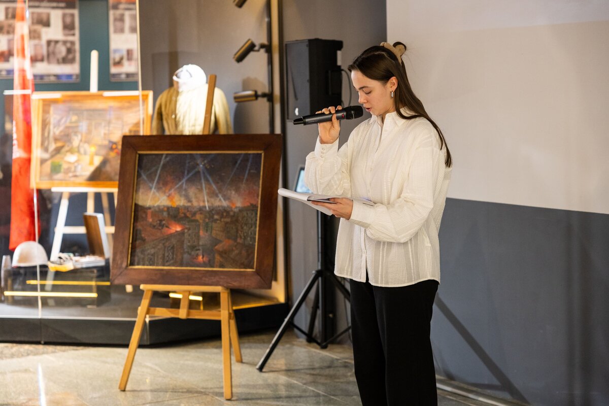    Ветеран и художник передал свою картину фондам Музея Победы