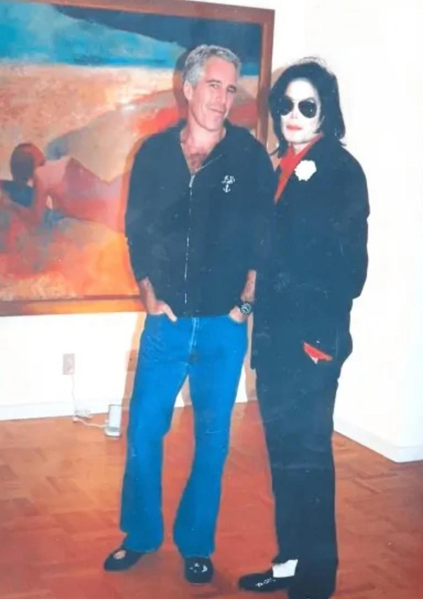     Певец Майкл Джексон и Джеффри Эпштейн U.S. Justice Department/Reuters