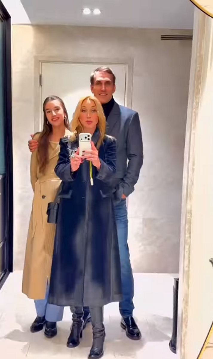 Кристина Орбакайте с мужем Михаилом Земцовым и дочкой Клавдией. Фото: соцсети