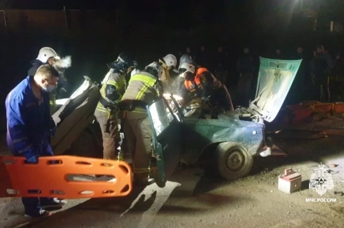    В Крыму водителя зажало в автомобиле в результате жесткого ДТП