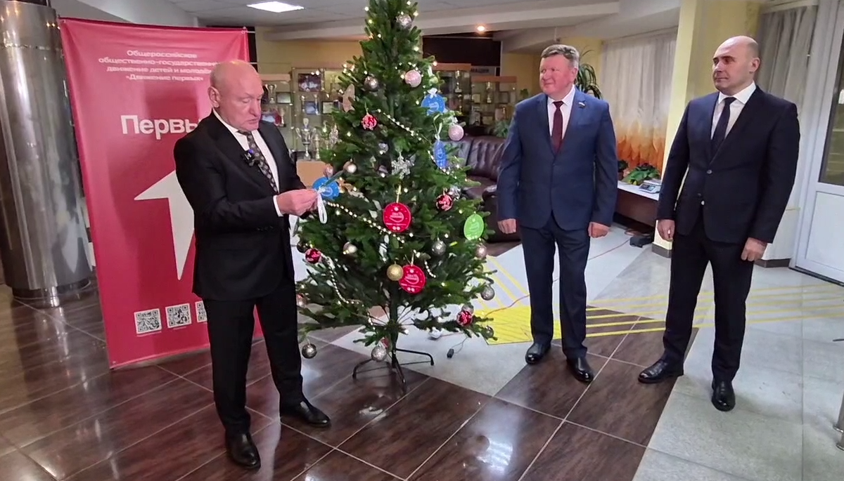    Сергей Маненков поработал Дедом Морозом на «Елке желаний»