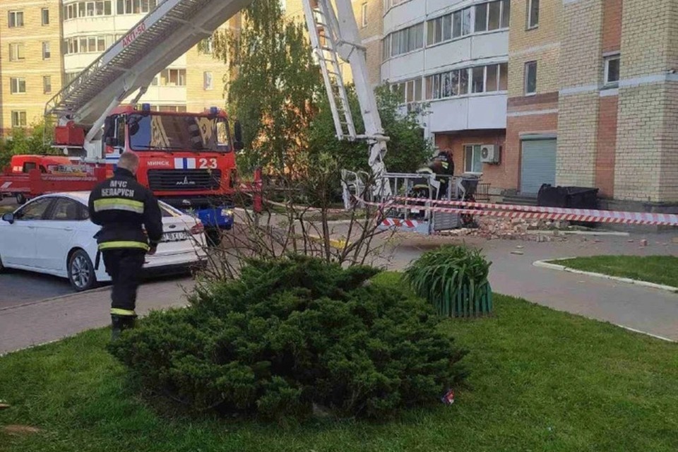    Власти Минска сказали, что будет с домом в Малиновке, где обрушилась часть фасада. Фото: телеграм-канал администрации Московского района Минска