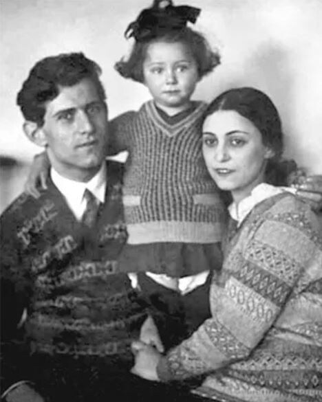 Майя Плисецкая с родителями. 