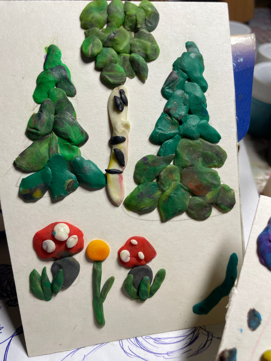 Кстати, делать картинки из пластилина очень интересно и увлекательно.