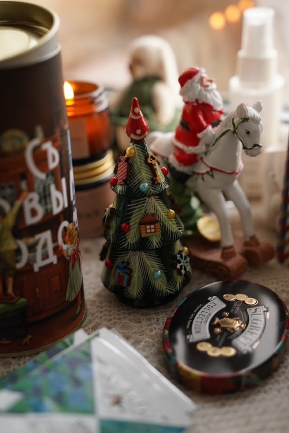 Замечательно, что и традиция дарить игрушки на Новый год, пережила века! Игрушки по версии Чайного дома Сугревъ.