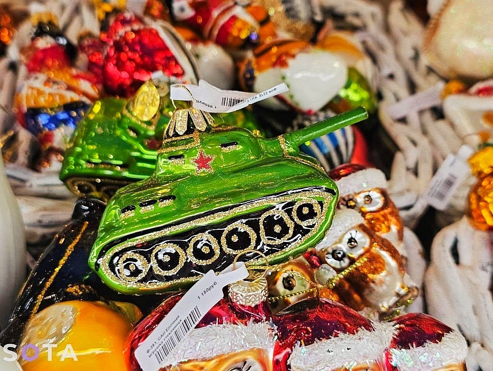 Новогодние игрушки из московского ГУМа
