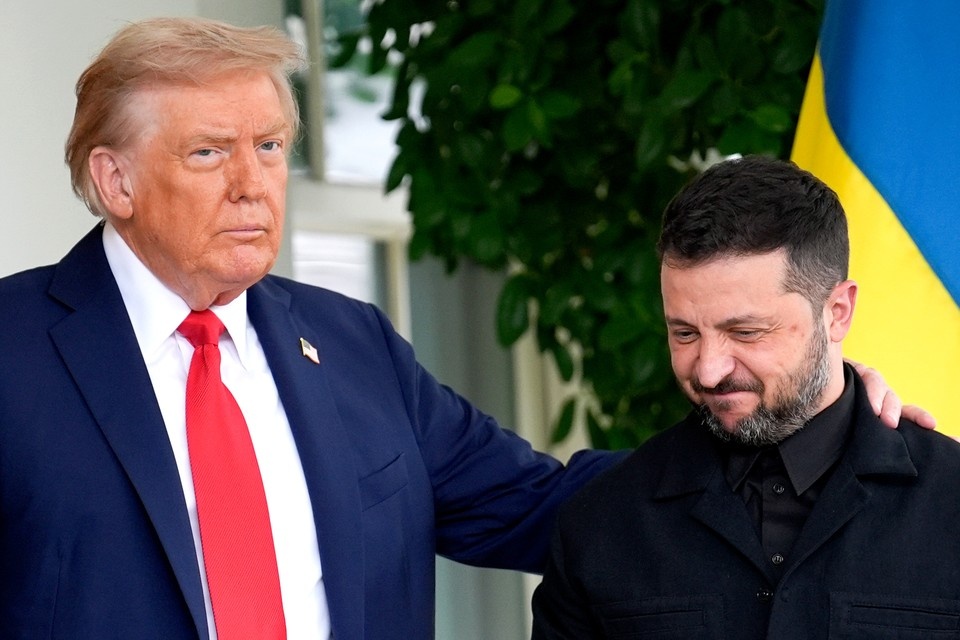    Зеленский понадеялся на смерть Трампа и сообщил о «нескольких Путиных»: у «просроченного» не осталось ни разума, ни логики GLOBAL LOOK PRESS