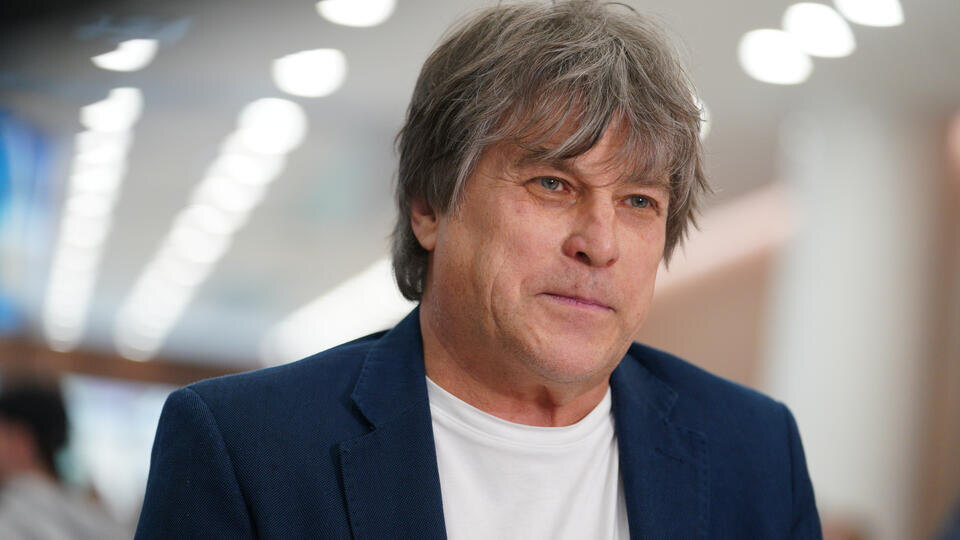     Пассажирка самолета устроила дебош и напала на певца Алексея Глызина ИЗВЕСТИЯ/Кристина Кормилицына