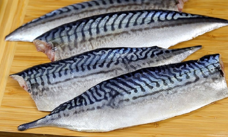 Секрет приготовления праздничной скумбрии: простая рыба становится главным деликатесом на вашем столе