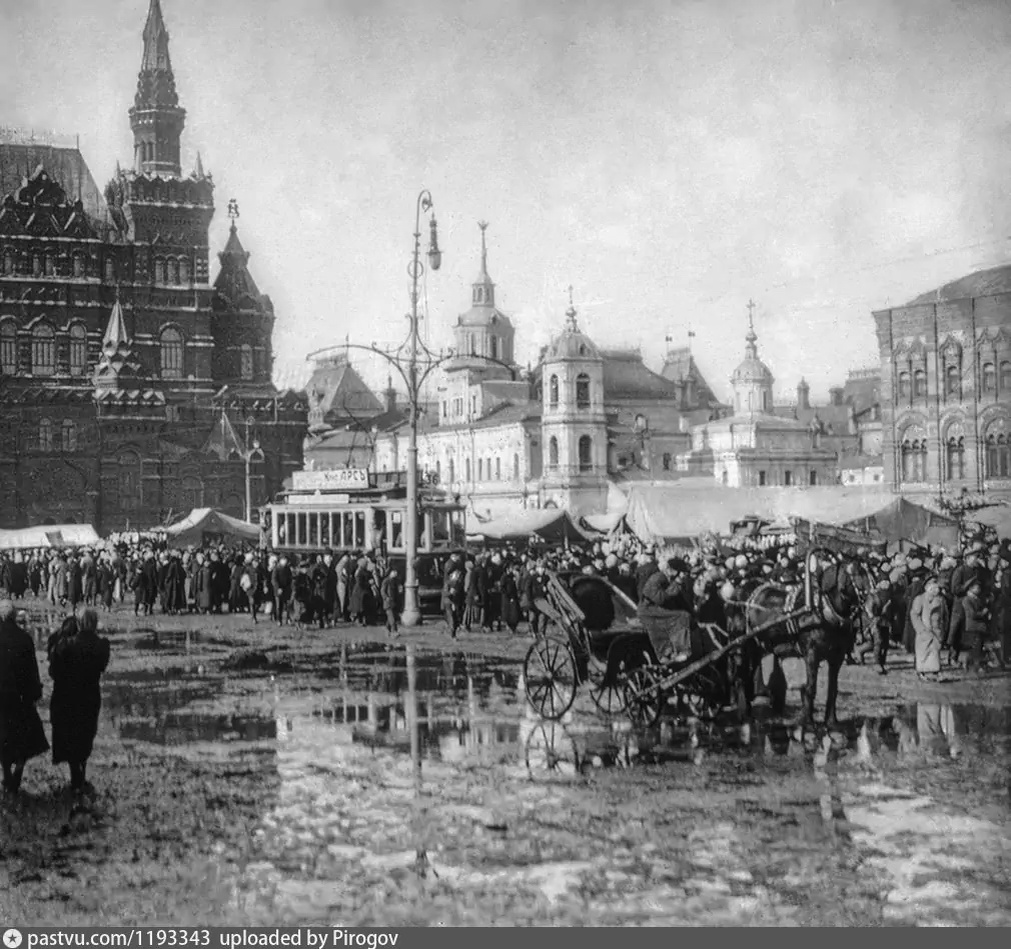 Трамвай №36 на Красной площади, 1911-1917. С сайта www.pastvu.com.