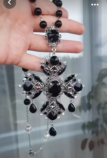 Секонд-хенд предметы силы и удачи по знакам зодиака в 2026 году, идеи подарков.