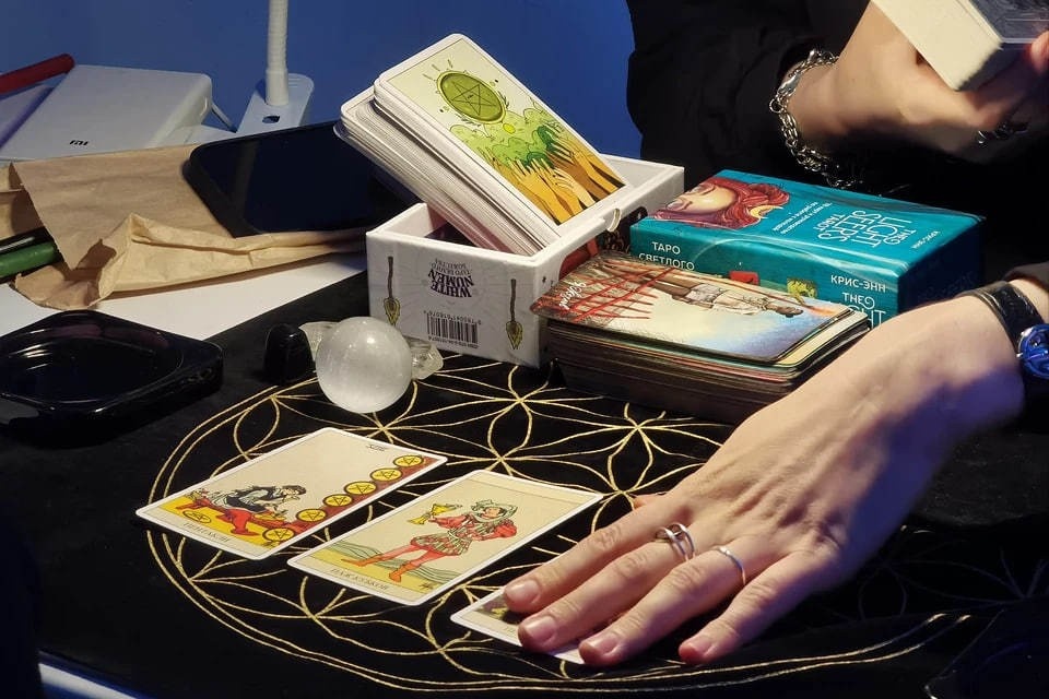    Свинцов хочет вновь внести в ГД проект о запрете рекламы эзотерических услуг Алексей БУЛАТОВ