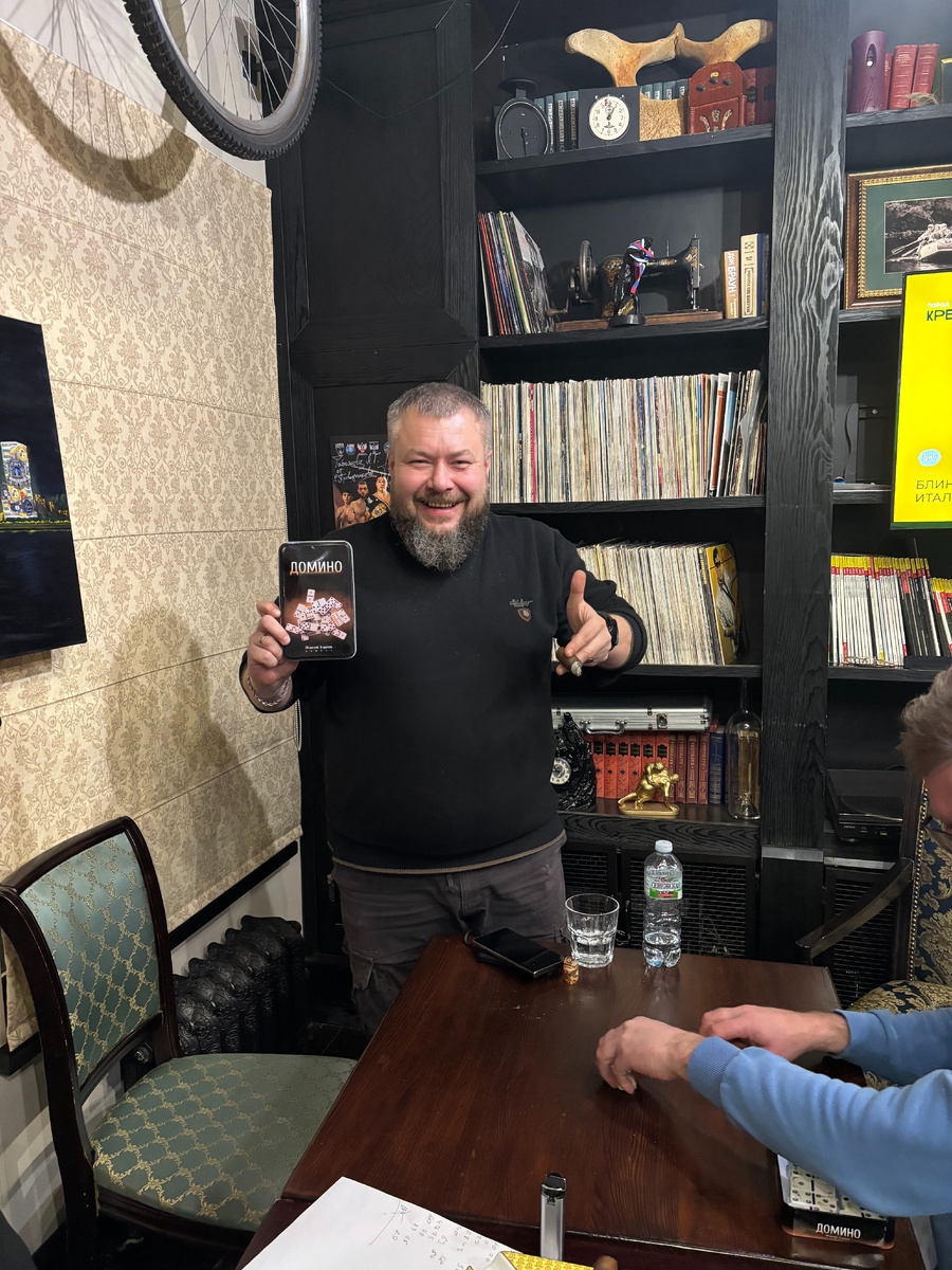 Алексей Андронов - победитель чемпионата по домино-2025 в Саратовском Сигарном Клубе
