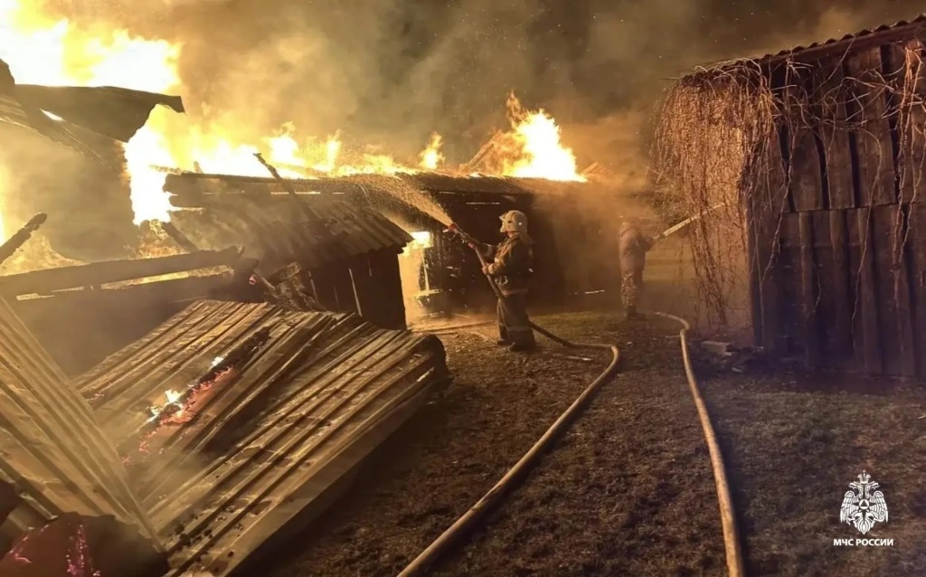 При пожаре в Тверской области два человека получили ожоги