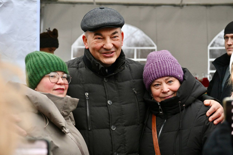    Легенда хоккея Владислав Третьяк подарил главе Карелии джерси с автографомАртур Парфенчиков / тг