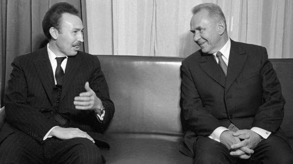 Председатель Революционного совета Алжира Хуари Бумедьен (слева) и член Политбюро ЦК КПСС, председатель Совета министров СССР Алексей Косыгин.📷Фото: Михаил Кулешов / РИА Новости