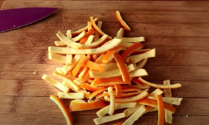 Не выбрасывайте кожуру апельсинов – готовим из нее натуральные ароматные новогодние цукаты