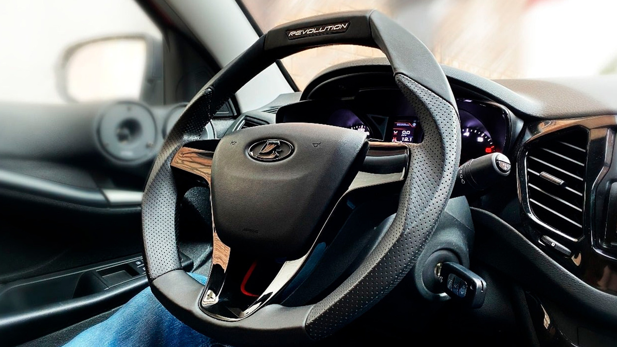 Владельцы Lada Vesta массово жалуются на внезапную блокировку руля ...