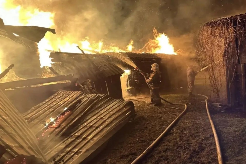    В Тверской области на пожаре пострадали двое жильцов. Фото: пресс-служба ГУ МЧС по Тверской области.