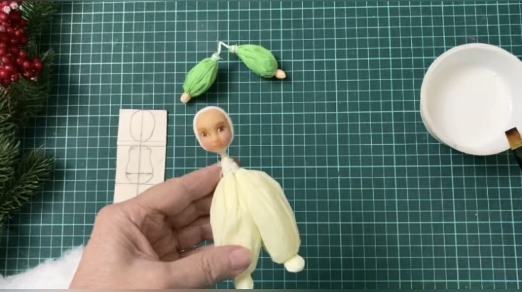 Отправили игрушку на просушку. Фото: Елочные игрушки ЕленыКа     