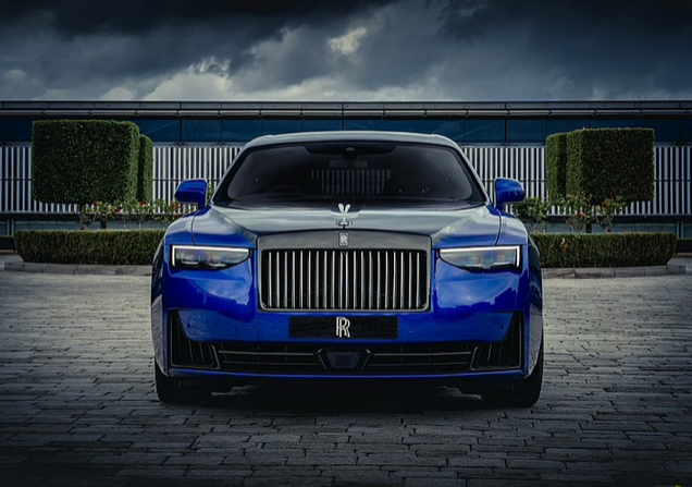 Rolls-Royce выпустил Ghost в стиле игровых автоматов 80-х. Я нашёл в нём 15 пасхалок для геймеров