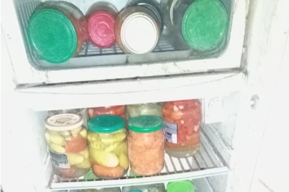    Житель Лихославля украл 25 банок солений у мёртвой женщины