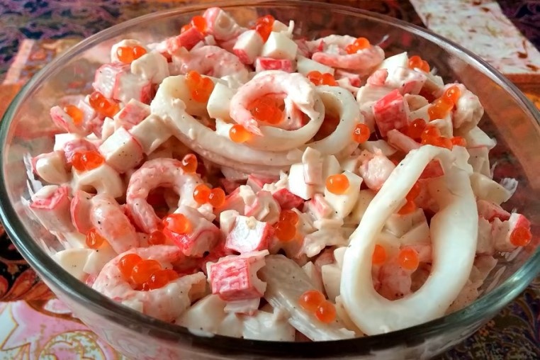 Салат "Нептун": 3 вкусных рецепта для праздичного стола