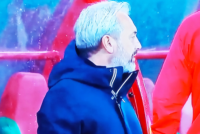 Интересно, какая судьба ждёт теперь тренера Марка Бриса? Снимок сделан во время трансляции отборочного матча к чемпионату мира между сборными Камеруна и Демократической Республикой Конго. Фото Александра МАСЛЯНИКА.