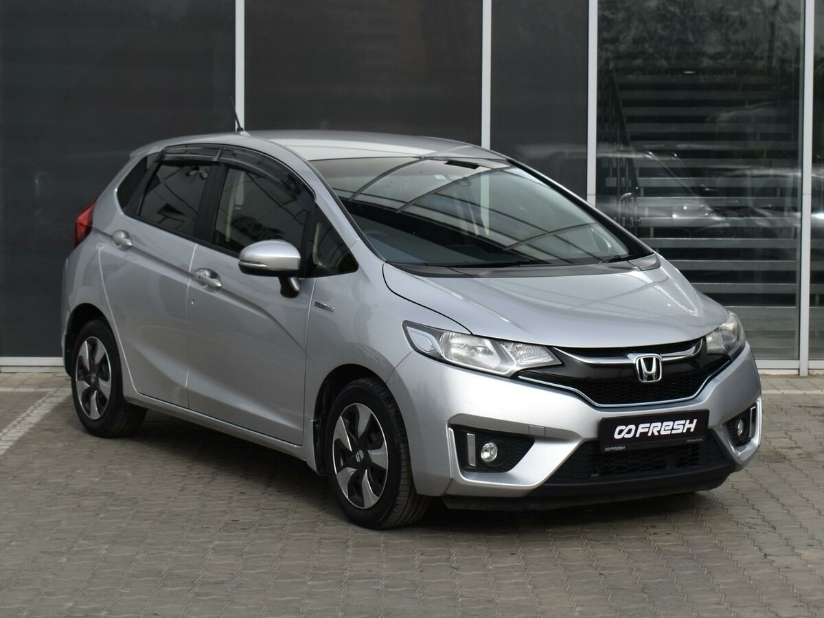 Хонда Фит 3 генерации выпускался с 2013 по 2020 год