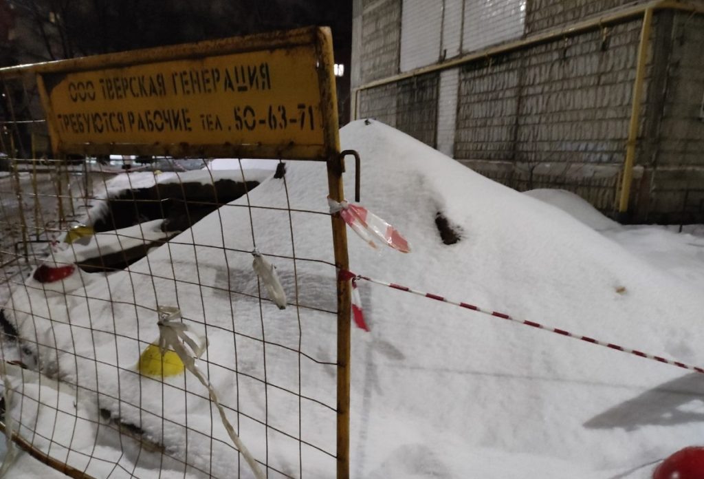 ремонт теплотрасс зимой – картина для Твери привычная (Фото: Никита Романов)